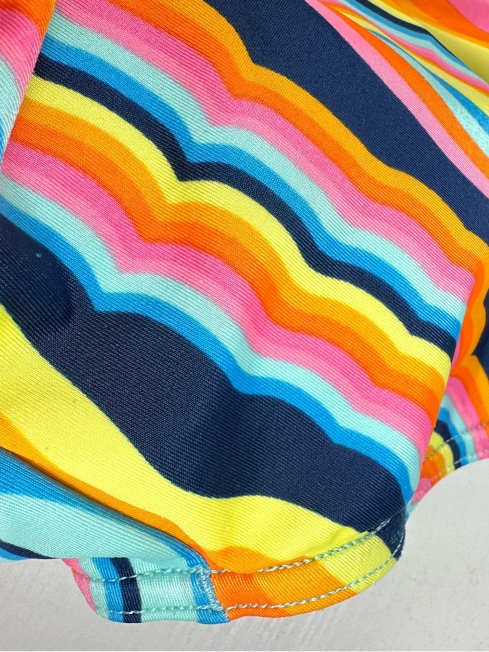 Speedo Girls Thin Strap One Piece Swimsuit M‎ rainbow wavy stripe design